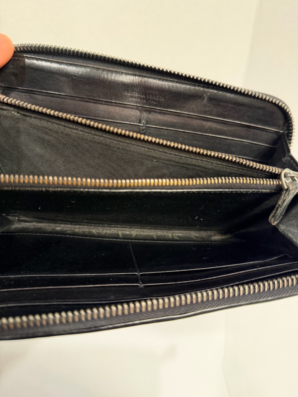 BOTTEGA VENETA Black Leather Hobo Bag with Braided Handle with matching wallet - Picture 10 of 10